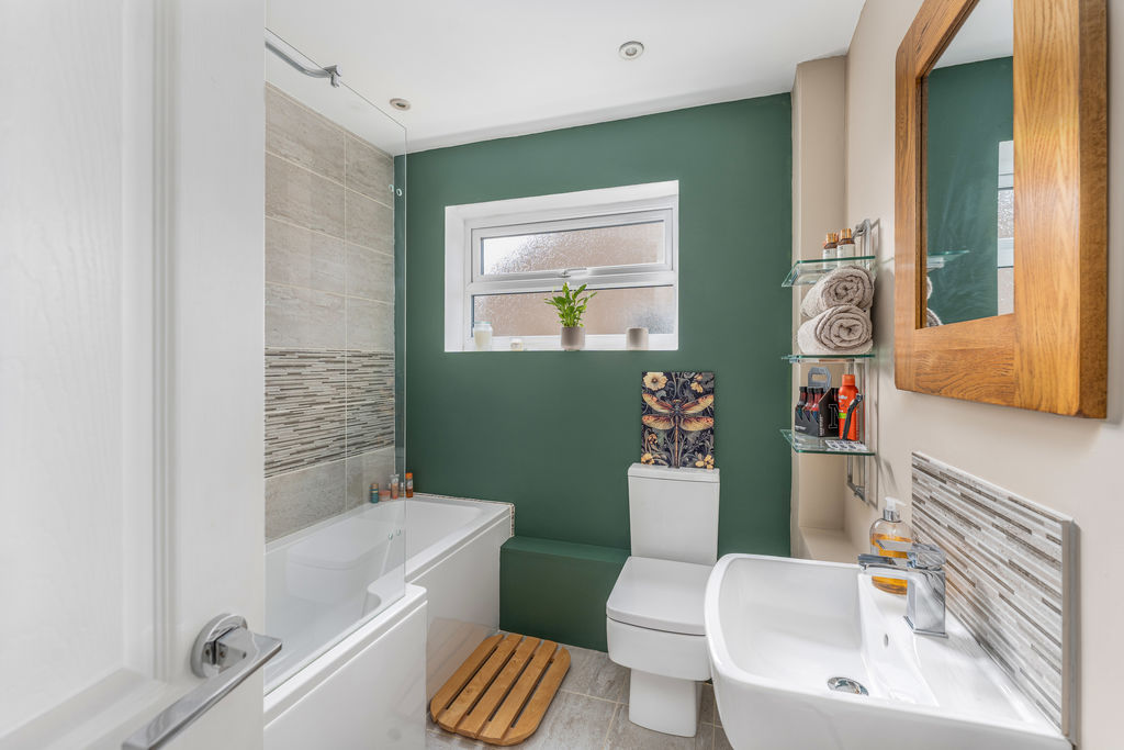 Gauntlets Close Bloxham